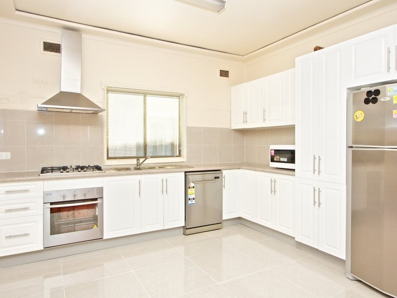 80 Ballandella Road, Toongabbie NSW 2146