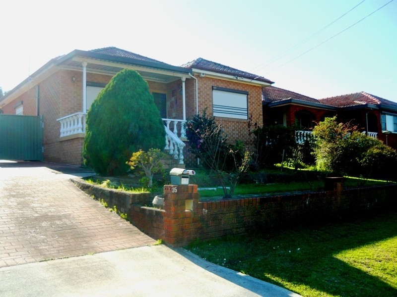 35 Frederick Street, Pendle Hill NSW 2145