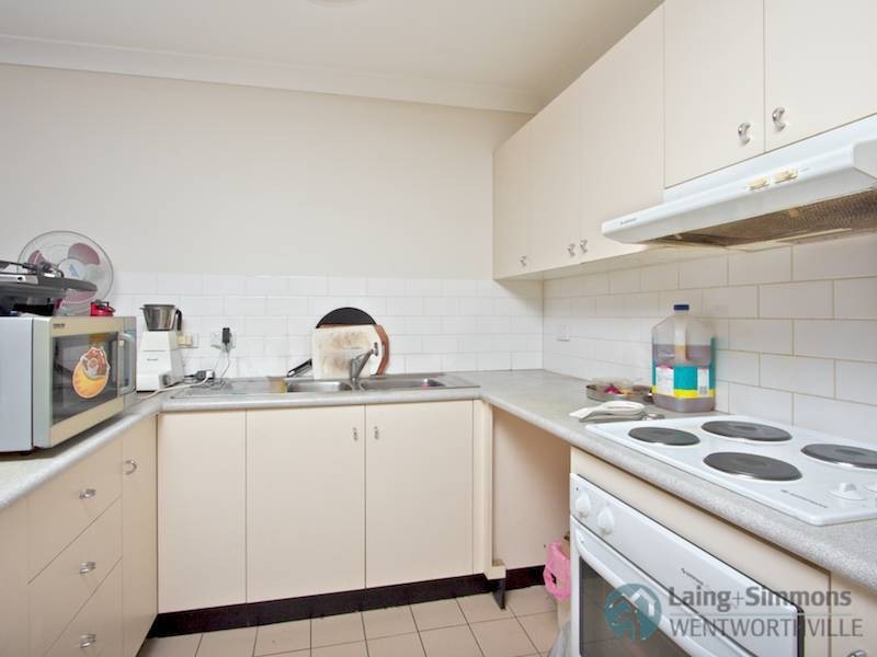 4/37 Binalong Road, Pendle Hill NSW 2145