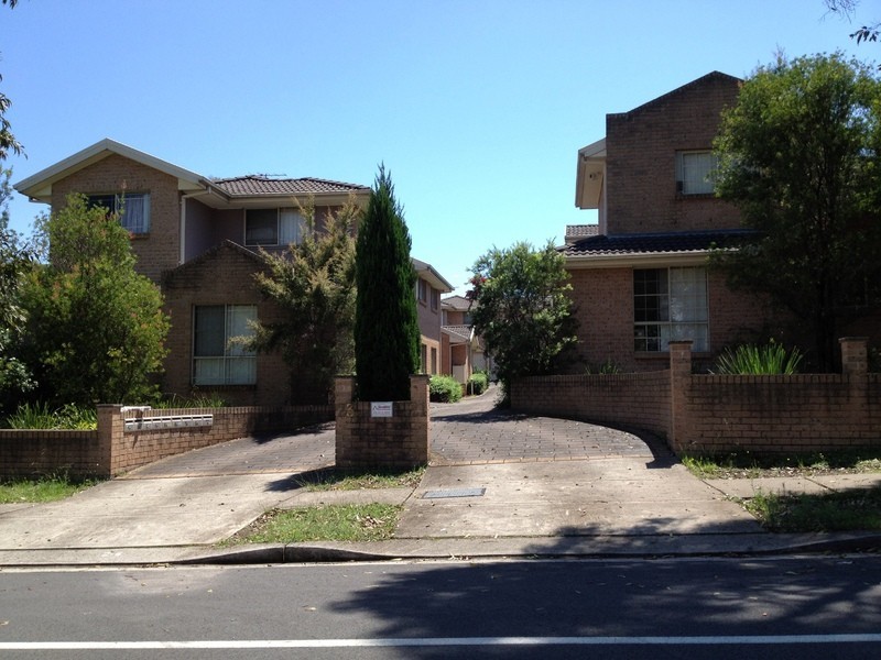 2/21 Fullagar Road, Wentworthville NSW 2145