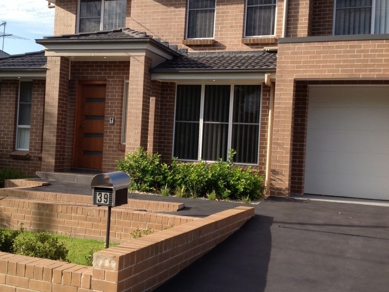 39 Oramzi Road, Girraween NSW 2145