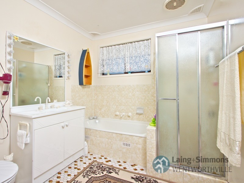 42 Collett Crescent, Kings Langley NSW 2147