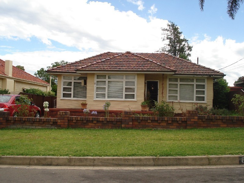 8 Parry Street, Pendle Hill NSW 2145