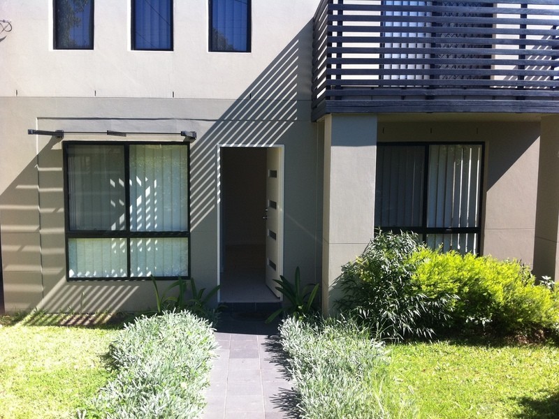 8 Centenary Road, Merrylands NSW 2160