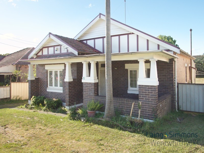 5 Moree Avenue, Westmead NSW 2145