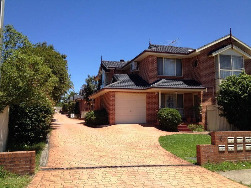 4/6 Carinya Road, Girraween NSW 2145