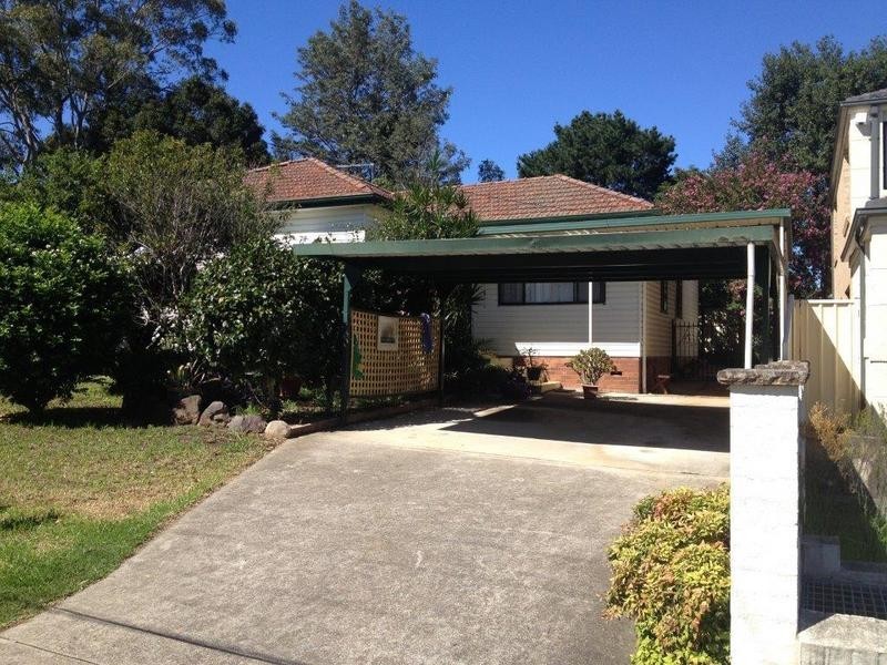 8 Derbyshire Avenue, Toongabbie NSW 2146