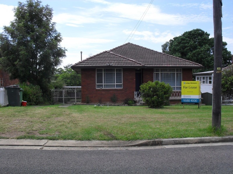 4 Thorne Avenue, Pendle Hill NSW 2145