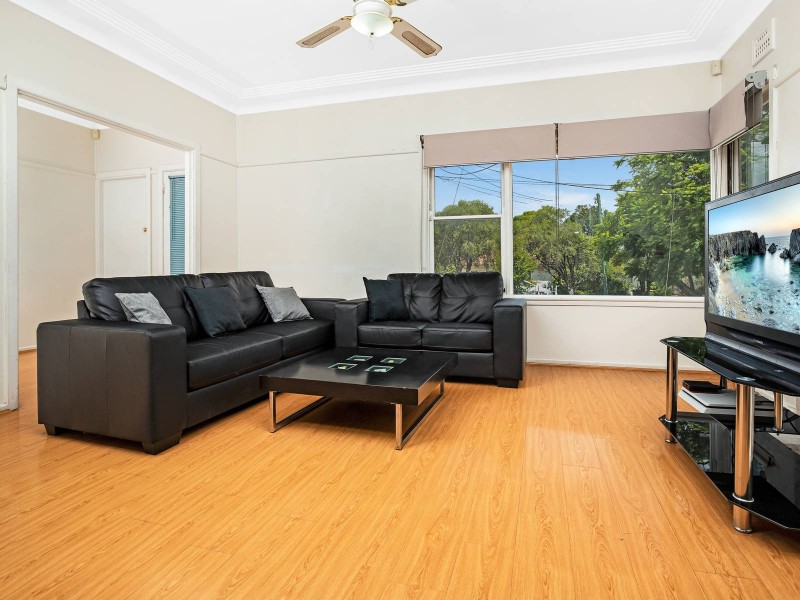 69 Ballandella Road, Toongabbie NSW 2146