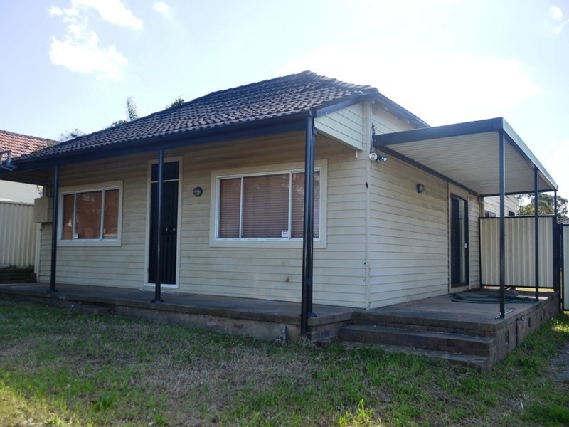 33 Hawkesview Street, Merrylands NSW 2160