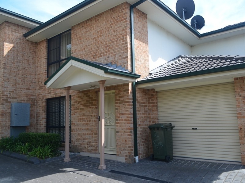 2/165 Targo Road, Girraween NSW 2145