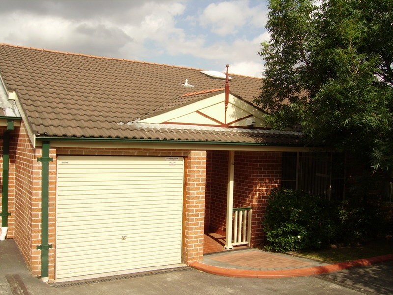 15/6 Binalong Road, Pendle Hill NSW 2145