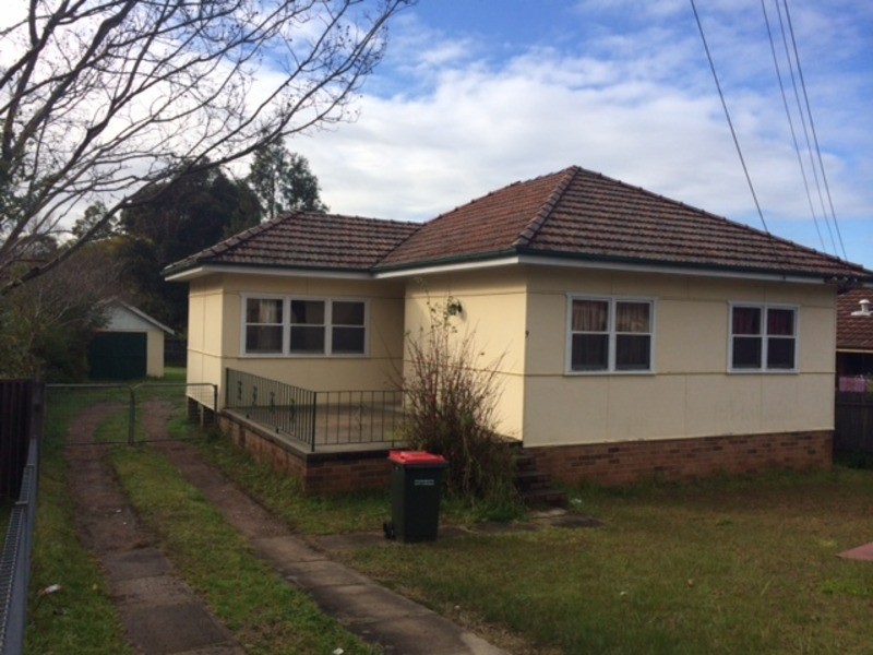 9 Binalong Road, Pendle Hill NSW 2145