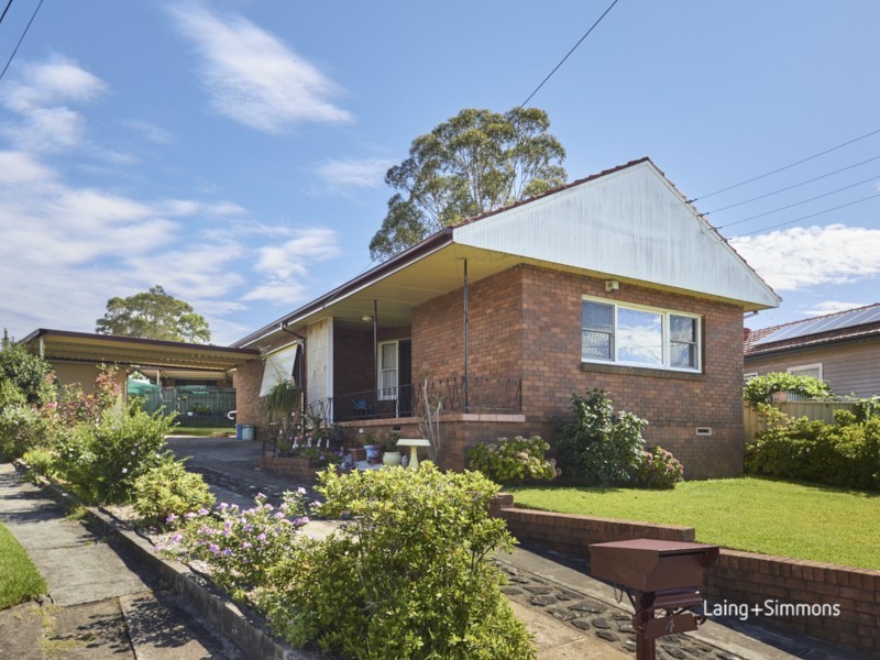 4 Comber Crescent, Pendle Hill NSW 2145