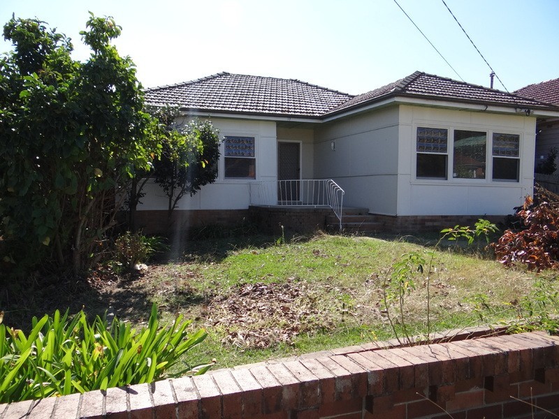 17 Grand Avenue, Westmead NSW 2145