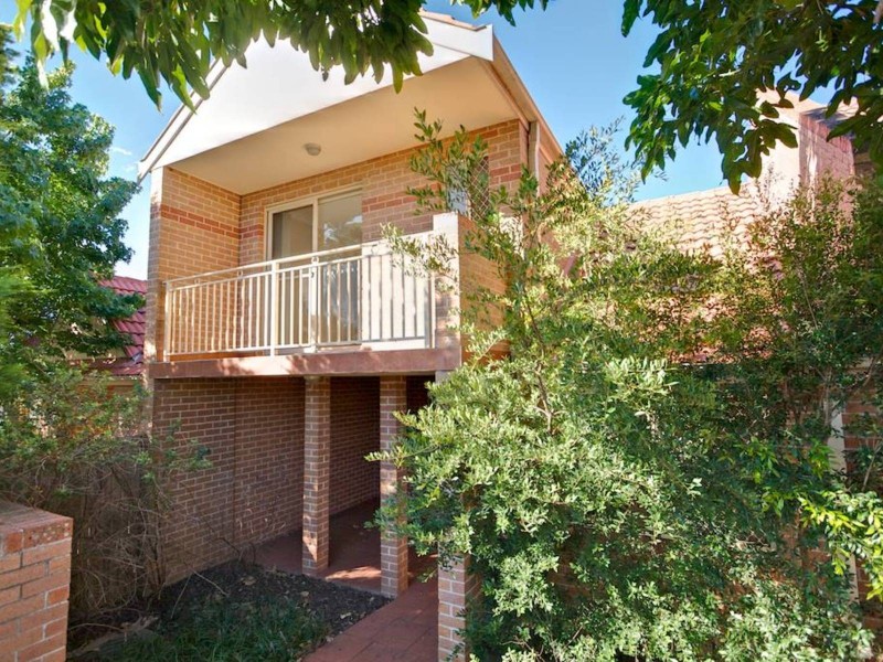 2/241  Old Windsor Road, Toongabbie NSW 2146