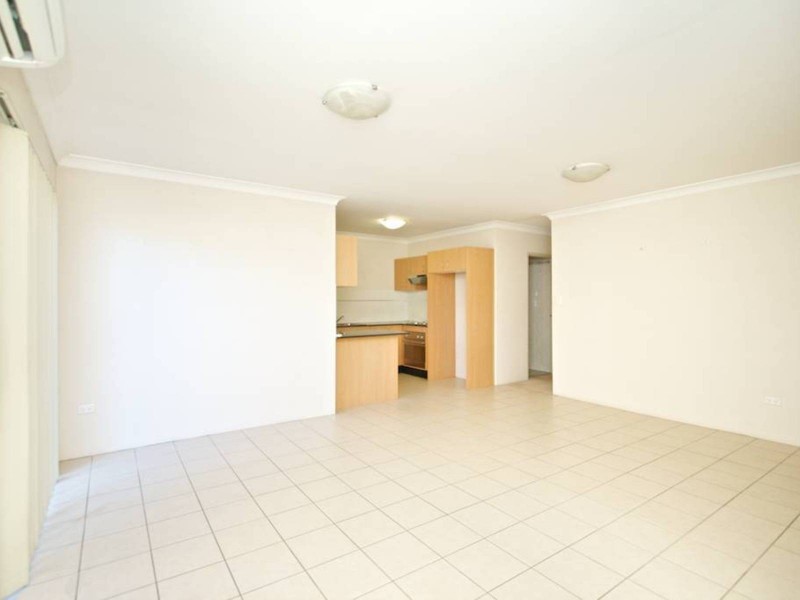 2/241  Old Windsor Road, Toongabbie NSW 2146