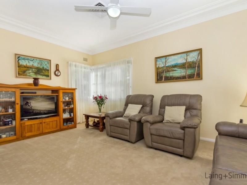 11 Favell Street, Toongabbie NSW 2146