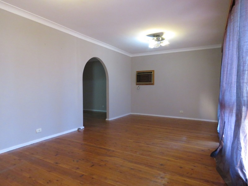 8 St Andrews Boulevard, Casula NSW 2170