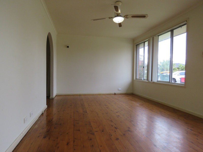 10 McCartney Crescent, St Clair NSW 2759