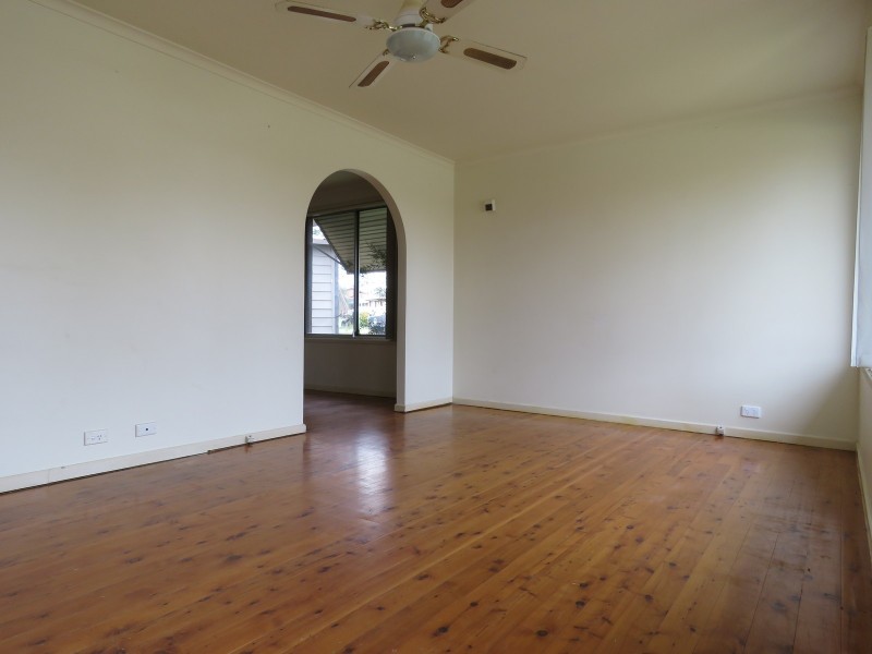 10 McCartney Crescent, St Clair NSW 2759