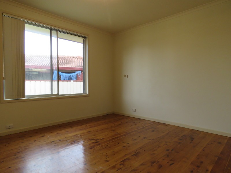 10 McCartney Crescent, St Clair NSW 2759