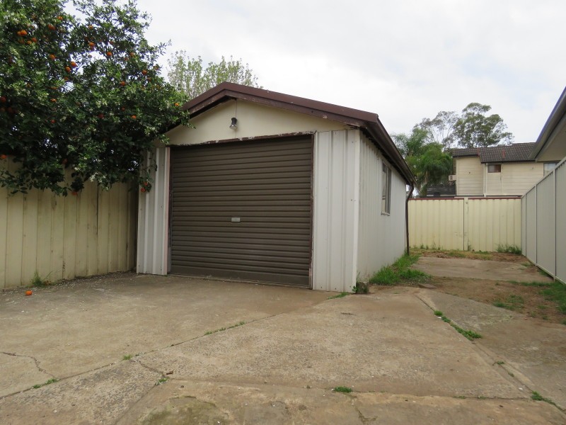 10 McCartney Crescent, St Clair NSW 2759