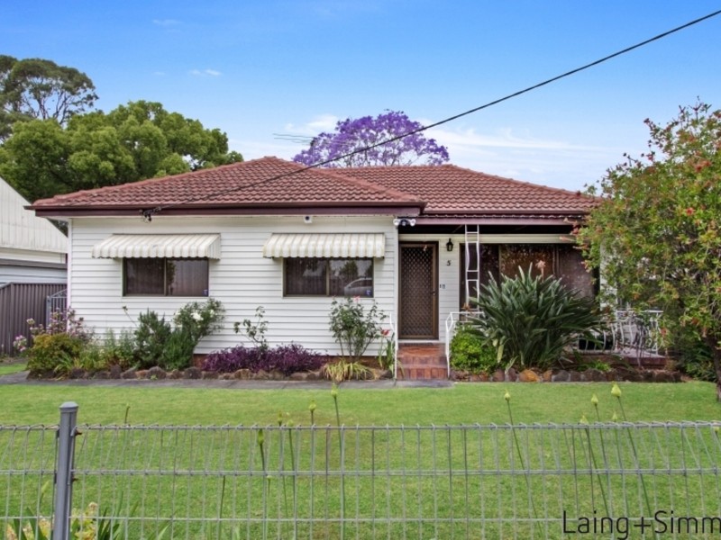 5 Oramzi Road, Girraween NSW 2145