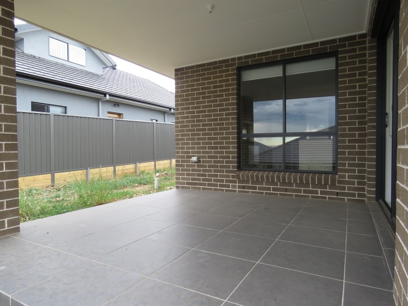 32 Lowndes Drive, Oran Park NSW 2570