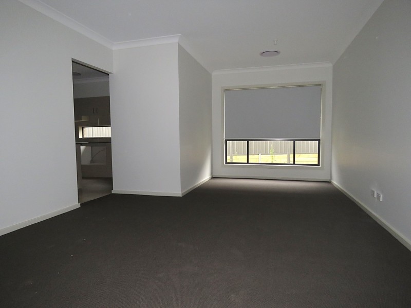 32 Lowndes Drive, Oran Park NSW 2570
