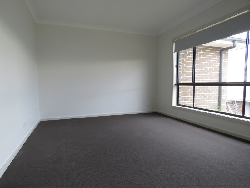 32 Lowndes Drive, Oran Park NSW 2570