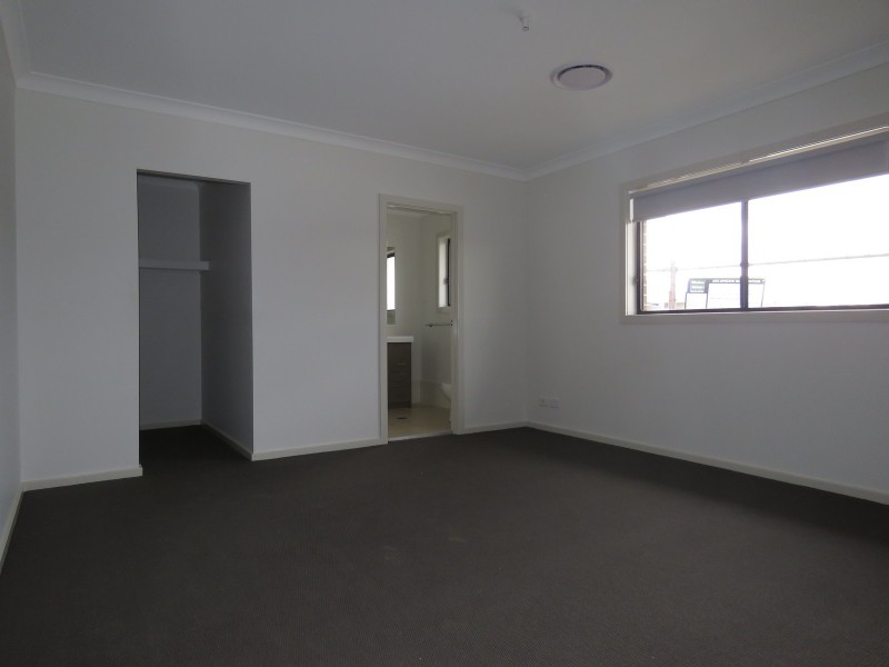 32 Lowndes Drive, Oran Park NSW 2570
