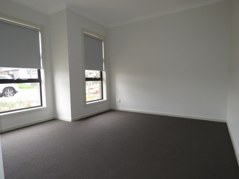 32 Lowndes Drive, Oran Park NSW 2570