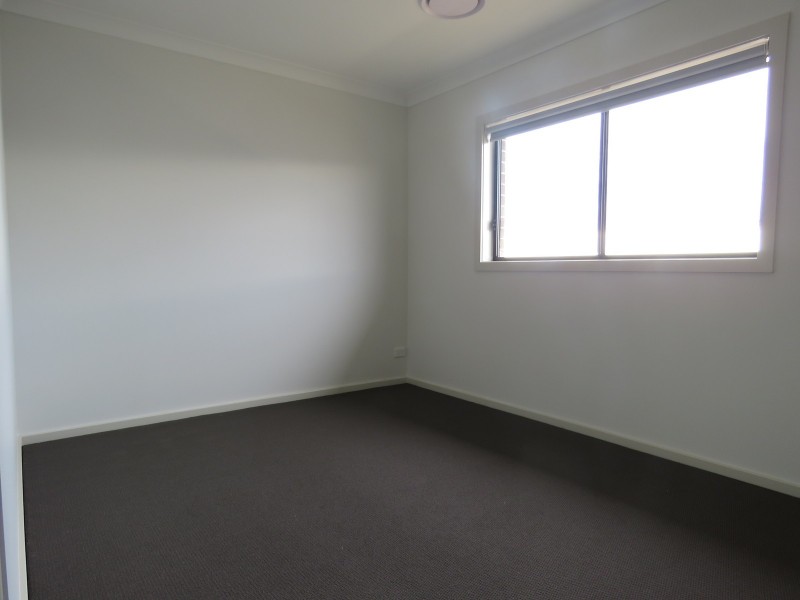 32 Lowndes Drive, Oran Park NSW 2570