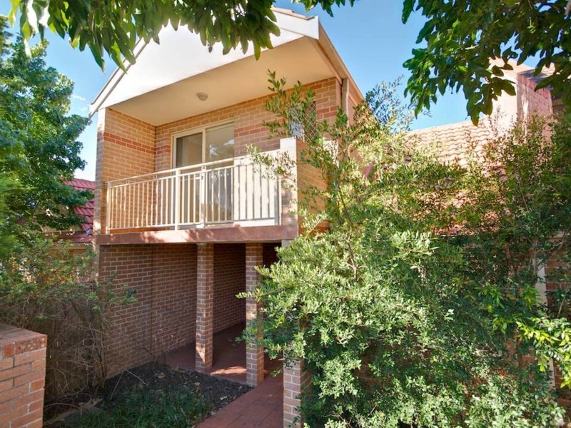 2/241 Old Windsor Road, Toongabbie NSW 2146