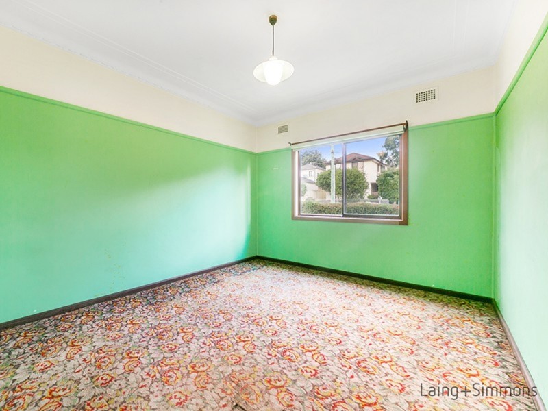 7 Derbyshire Avenue, Toongabbie NSW 2146