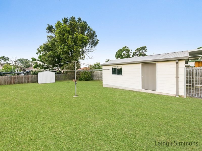 7 Derbyshire Avenue, Toongabbie NSW 2146
