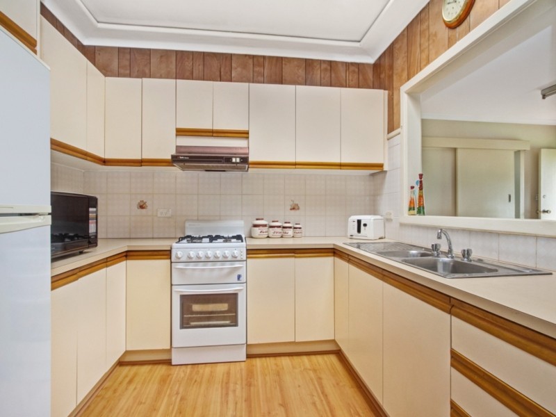 13 Derbyshire Avenue, Toongabbie NSW 2146