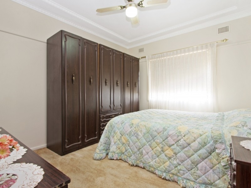 13 Derbyshire Avenue, Toongabbie NSW 2146