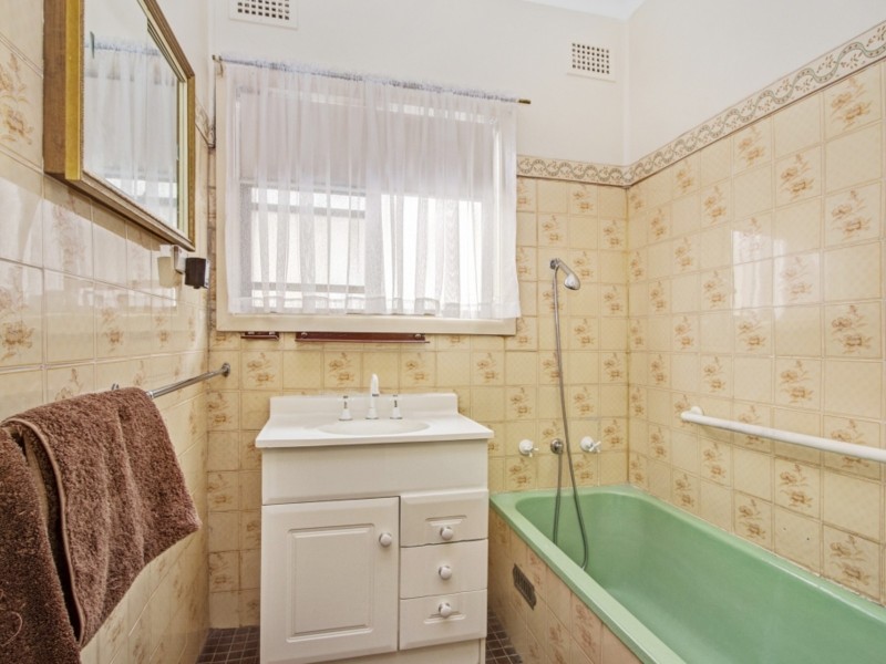 13 Derbyshire Avenue, Toongabbie NSW 2146