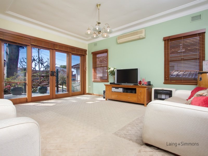 16 Cartwright Ave, Merrylands NSW 2160