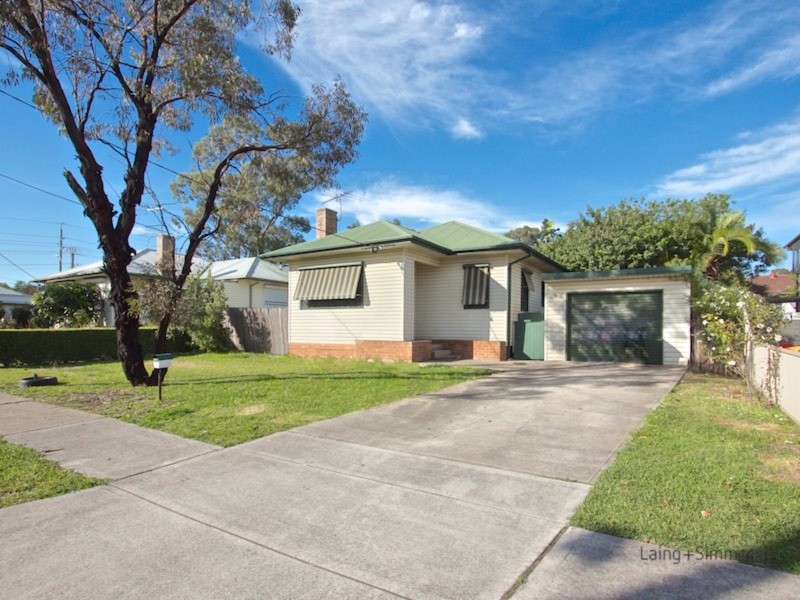 12 Bond Avenue, Toongabbie NSW 2146