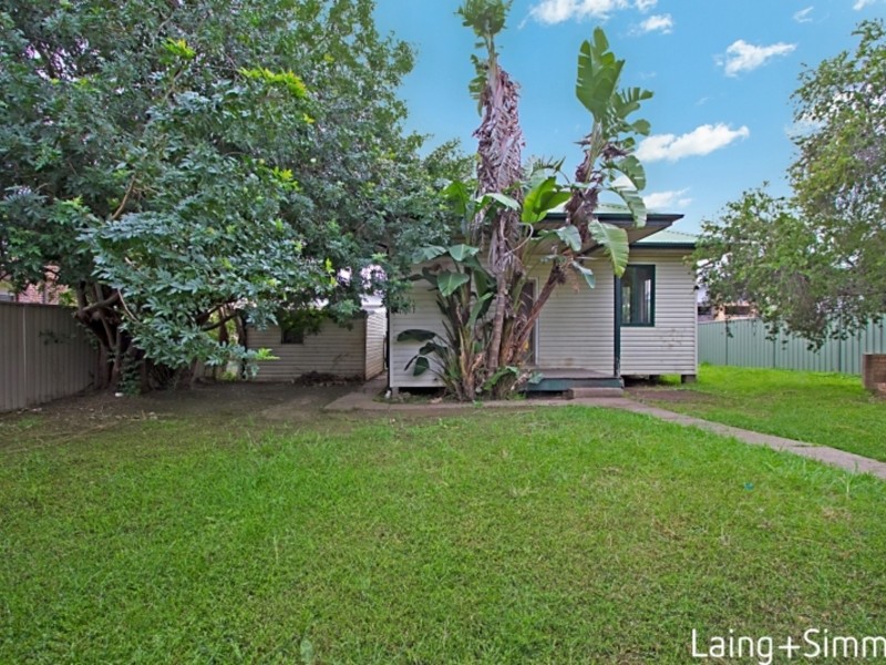 12 Bond Avenue, Toongabbie NSW 2146