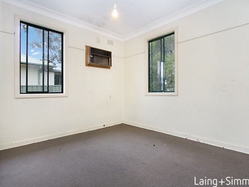 12 Bond Avenue, Toongabbie NSW 2146
