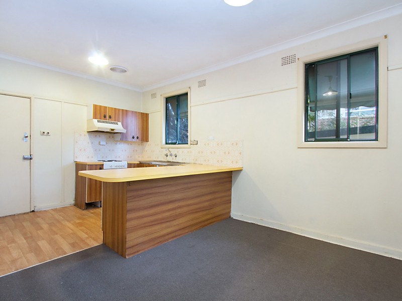 12 Bond Avenue, Toongabbie NSW 2146