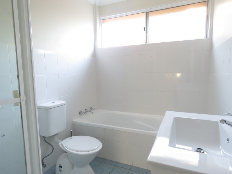 8/40 Wyena Road, Pendle Hill NSW 2145