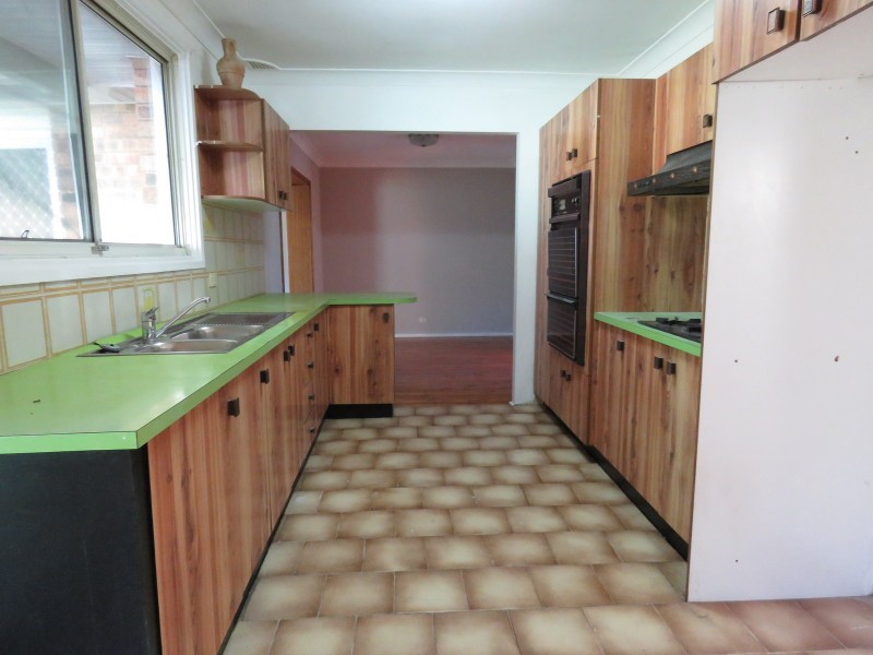 8 St Andrews Blvd, Casula NSW 2170