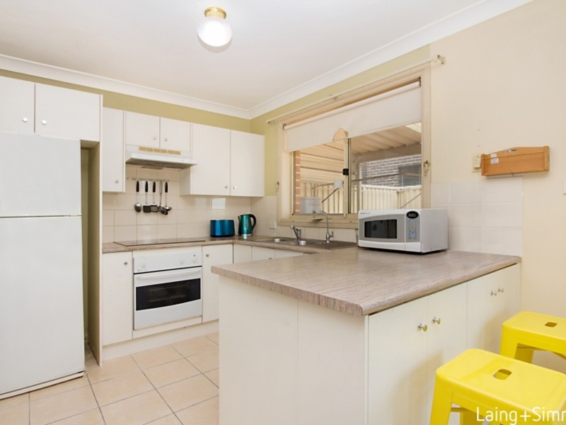 1/6 Carinya Road, Girraween NSW 2145