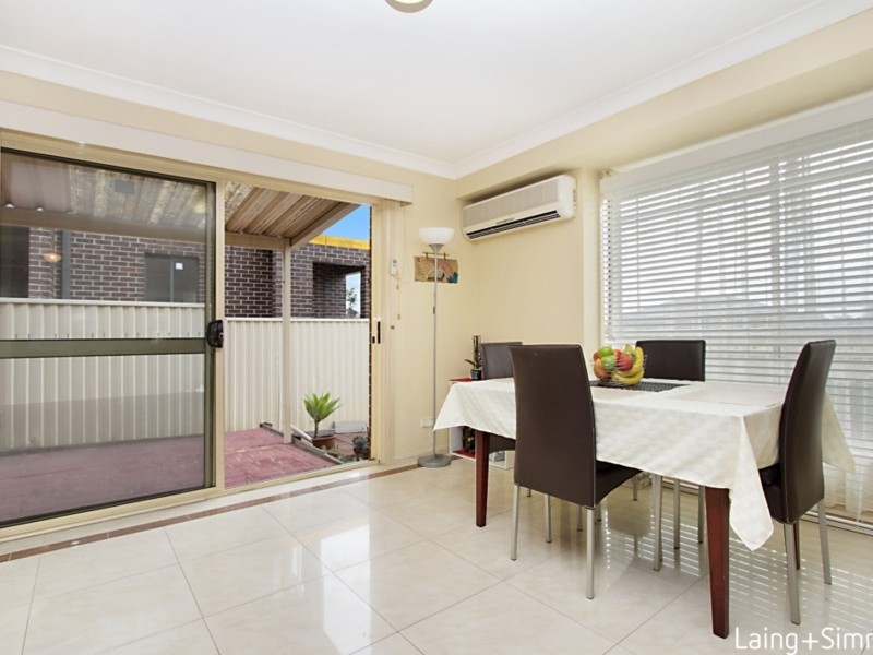 1/6 Carinya Road, Girraween NSW 2145