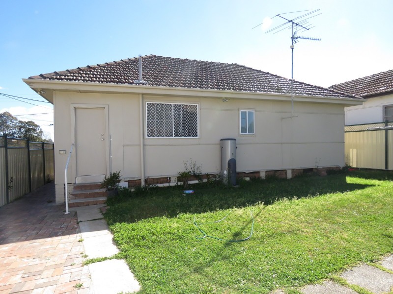 6 Irrigation Road, Merrylands NSW 2160